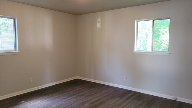 Building Photo - "Charming 3-Bedroom Home in Huntsville wit...