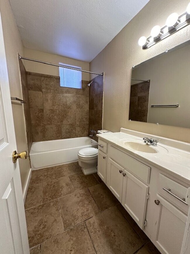 Building Photo - 722-726 S. Kennedy Ave.