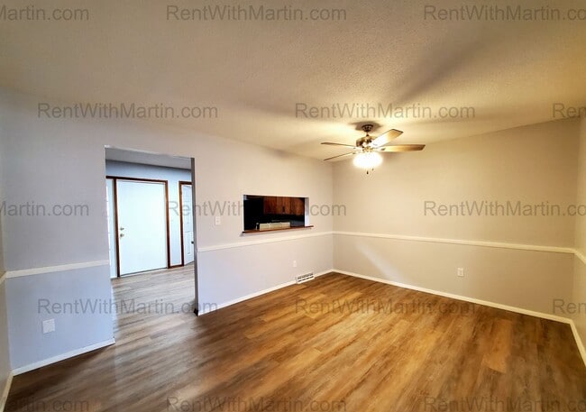 Building Photo - 780 Russell Rd