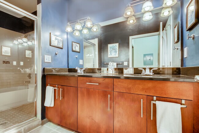 Master Bathroom - 3400 Malone Dr