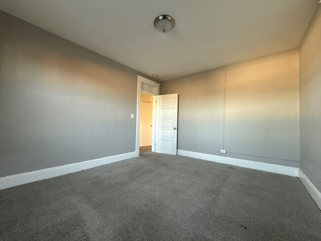 Building Photo - 1309 Linden Ave