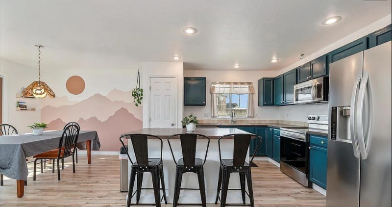 Building Photo - 765 SW Portal St