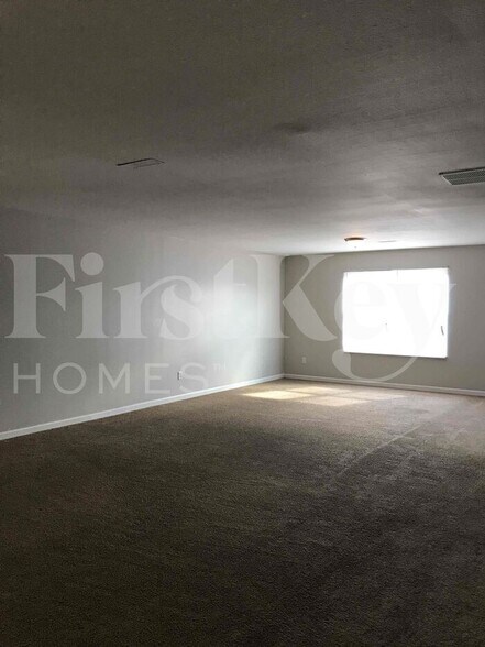 Building Photo - 11205 Fall Dr