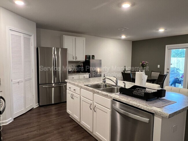 Building Photo - 921 Lovebird Ct