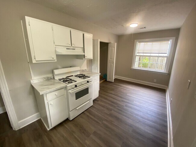 Building Photo - **AVAILABLE NOW**2 Bedroom / 1 Bathroom **Plus Bonus Room**Home for Rent in Midtown Columbus, GA***