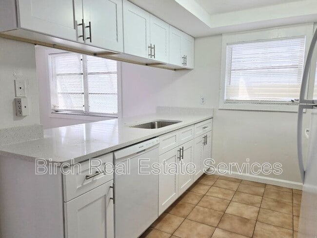 Building Photo - 5304 Penguin Dr