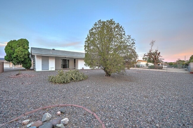 Building Photo - 9951 W Clair Dr