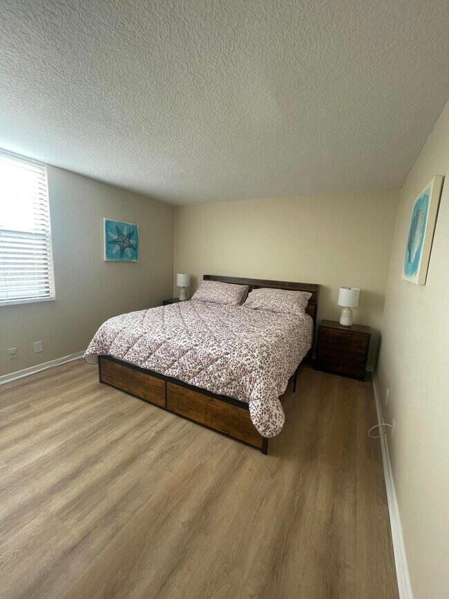 Building Photo - 450 Egret Cir