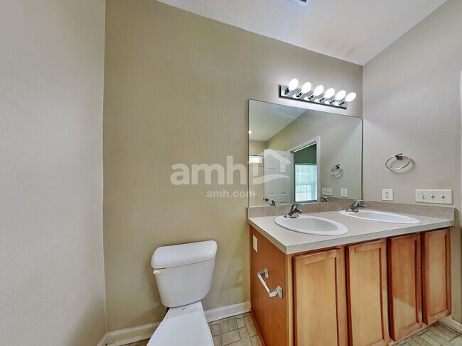 Building Photo - 155 Red Oak Dr