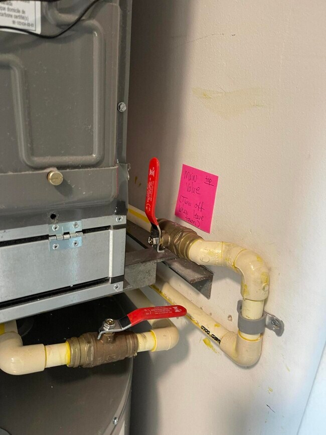 Building Photo - 616 Clearwater Park Rd