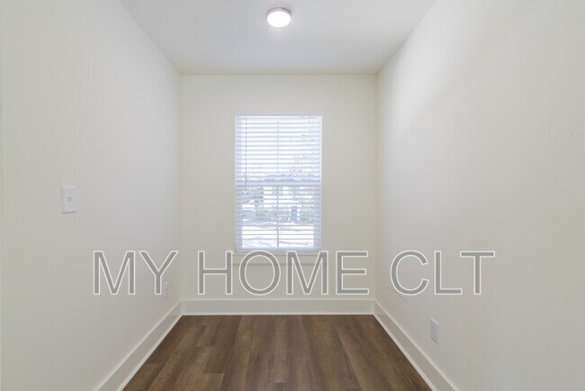 Building Photo - 404 Kirby Dr