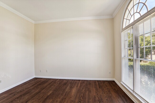 Building Photo - 845 Highmeade Dr