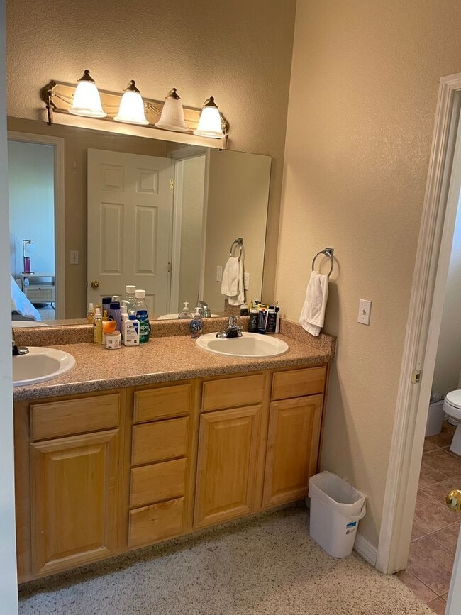 Building Photo - 986 Mountain Crest View