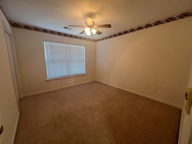 Building Photo - 565 Batty Way