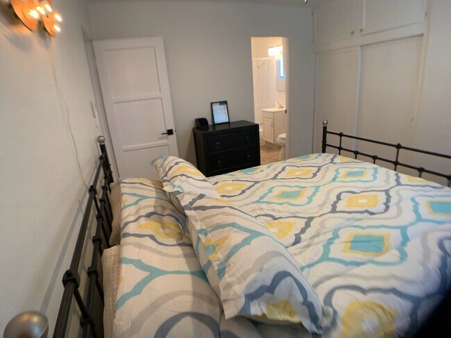 Building Photo - 4788 W Mountain View Dr