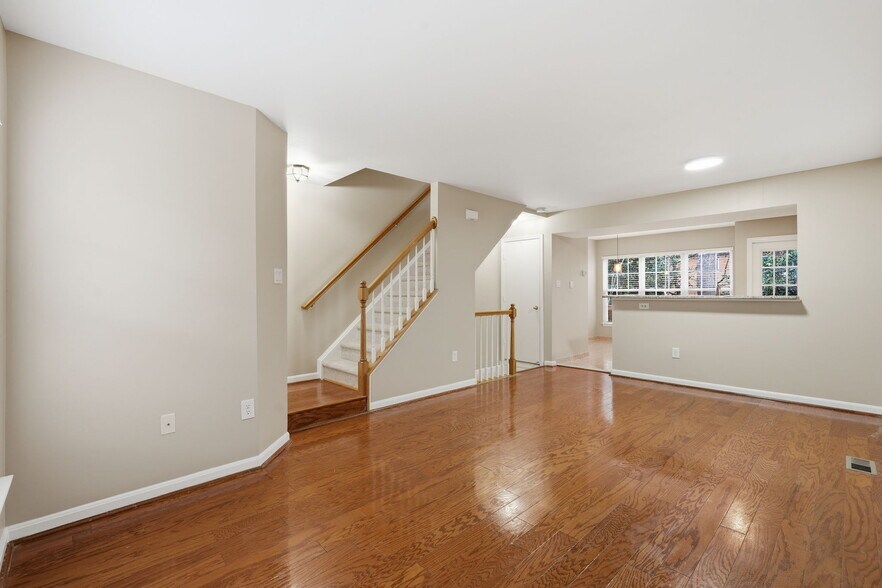 Building Photo - 8074 Sebon Dr