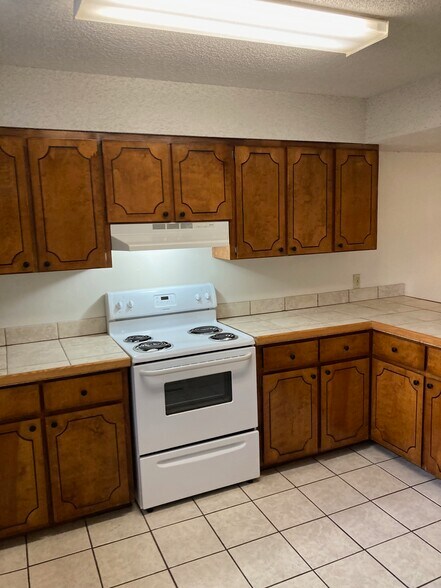 Kitchen - 42 7th Ave