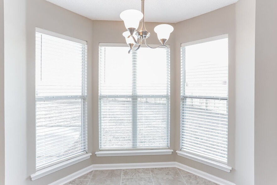 Building Photo - 4241 Meadow Creek Dr