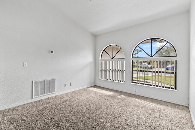 Building Photo - Annual ** 4 Bed / 3 Bath Single Family Home -- $1,950/month