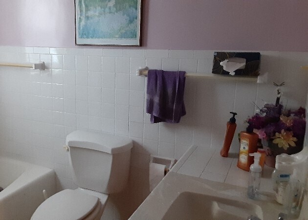 Second Floor Bath - 10442 Swamp Rd
