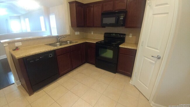 Building Photo - 9215 Mare Country