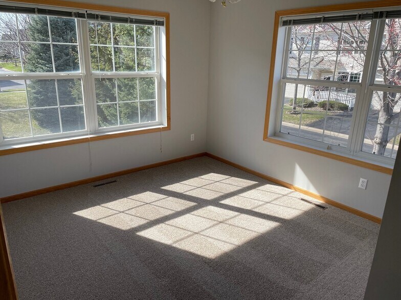 Building Photo - 896 Braunworth Ct