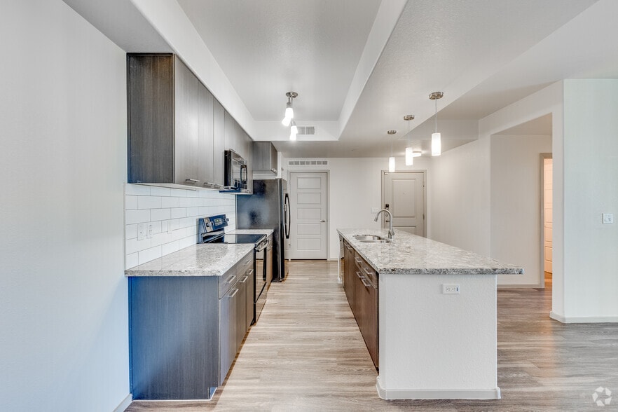 2BR, 2BA - 1048SF - Kitchen - Velaire at Aspera
