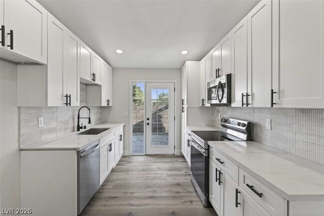 Building Photo - 6529 Pinon Pine Way