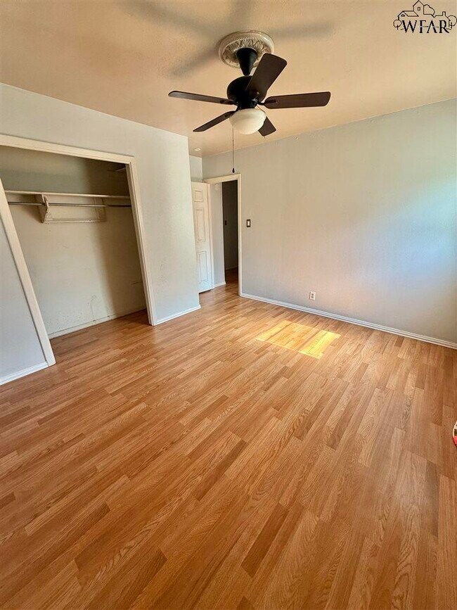 Building Photo - 1405 Tanbark Rd