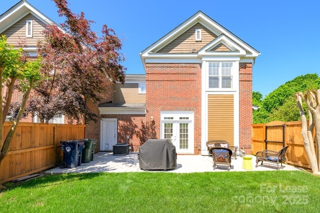 Building Photo - 18524 Mizzenmast Ave