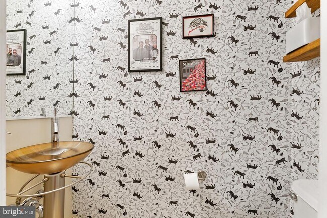 Building Photo - 1105 Park Rd NW