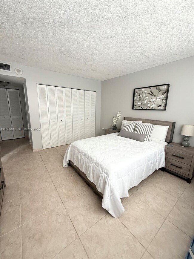 Building Photo - 1833 S Ocean Dr