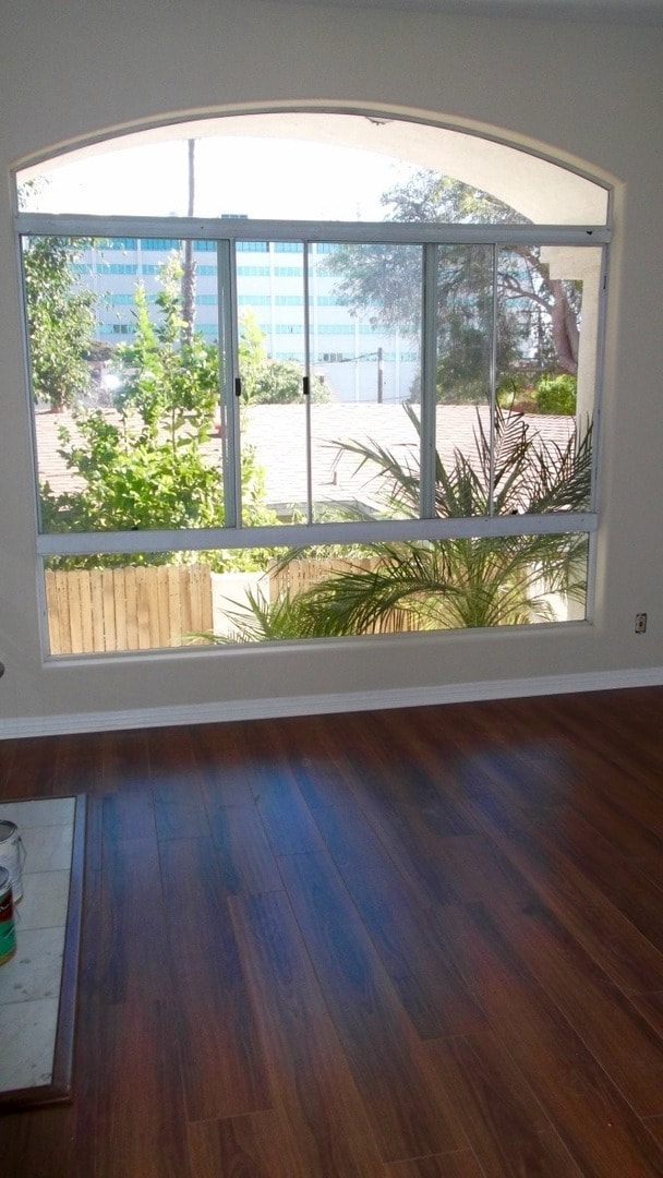 Building Photo - Stunning Updated & Spacious 3-Level Townho...