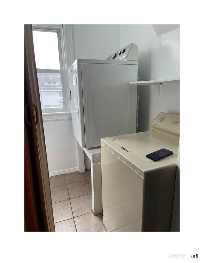 Building Photo - 1391 Park Ave