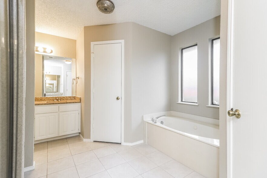 Building Photo - 6303 Berlinetta Dr