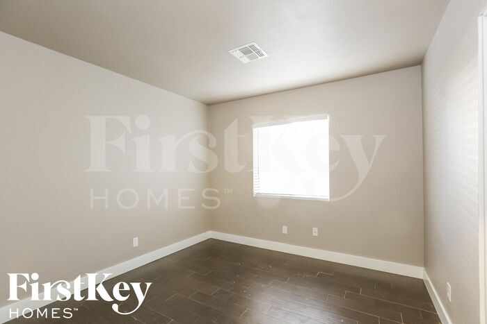 Building Photo - 7366 W Jenan Dr