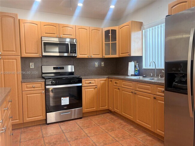 Building Photo - 8380 SW 154th Ave