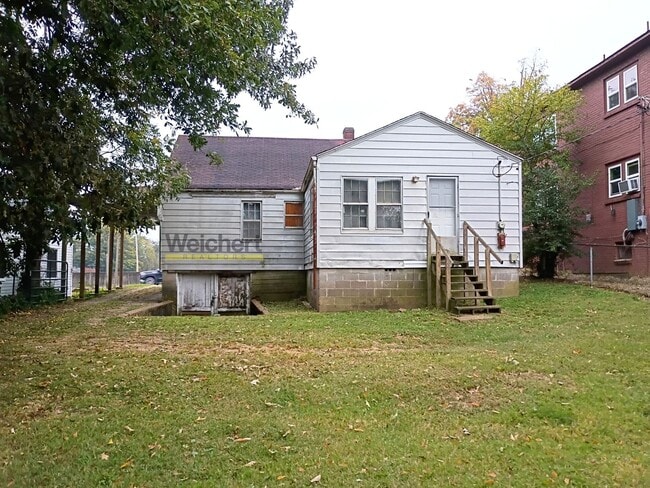 Building Photo - Charming 2BR/1BA Home with Spacious Backyard