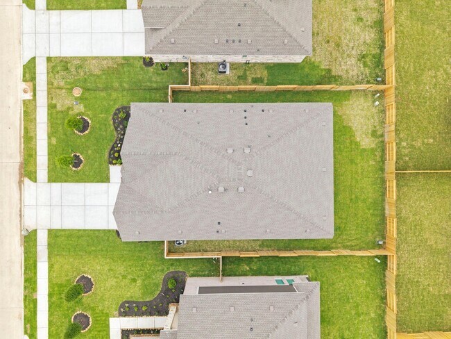 Building Photo - 2716 Pne Blf Dr