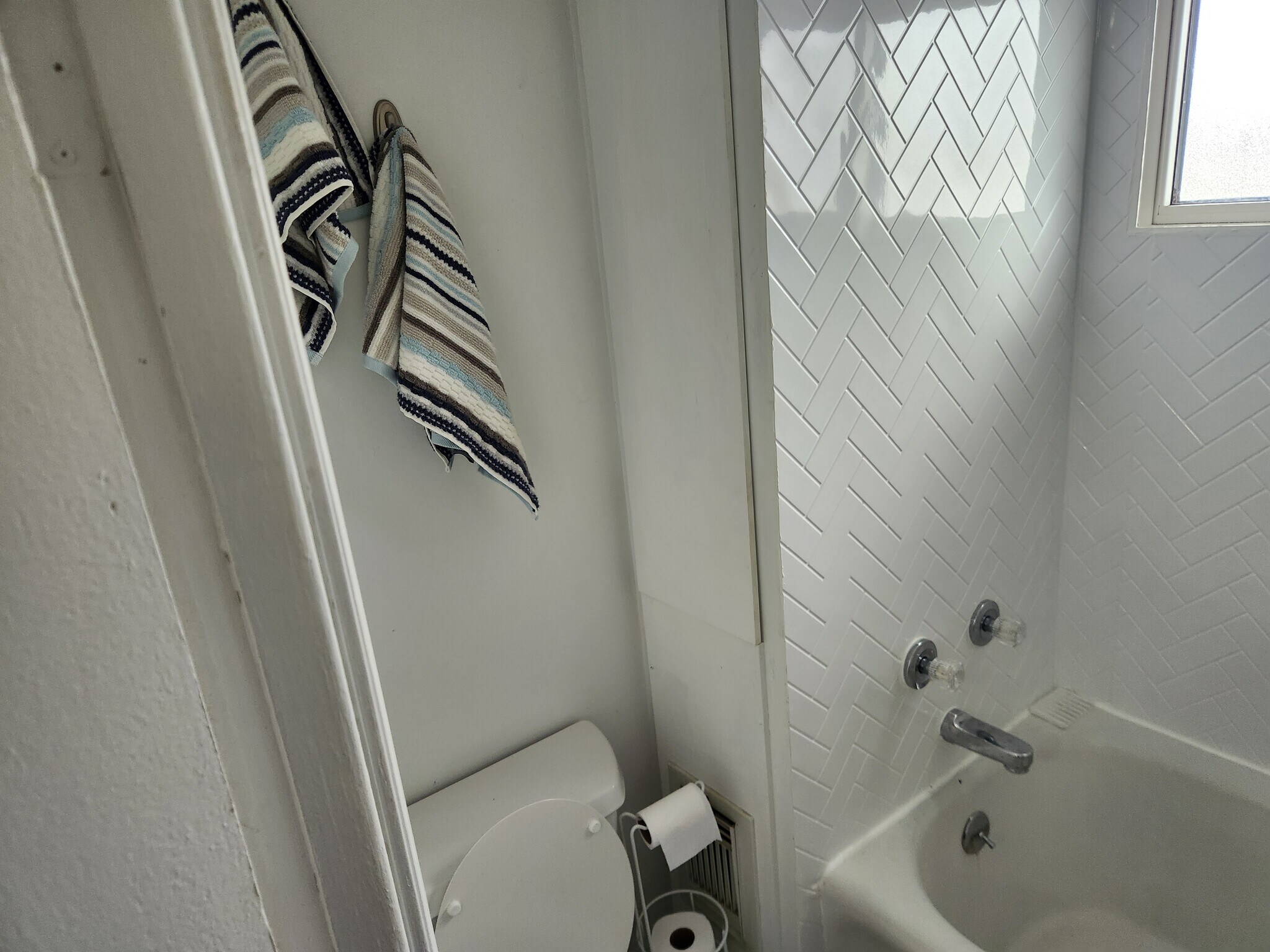 Building Photo - 4648 W 149th St