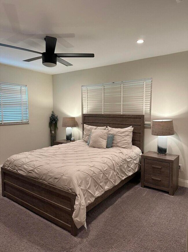 Building Photo - 917 SW 36th Terrace