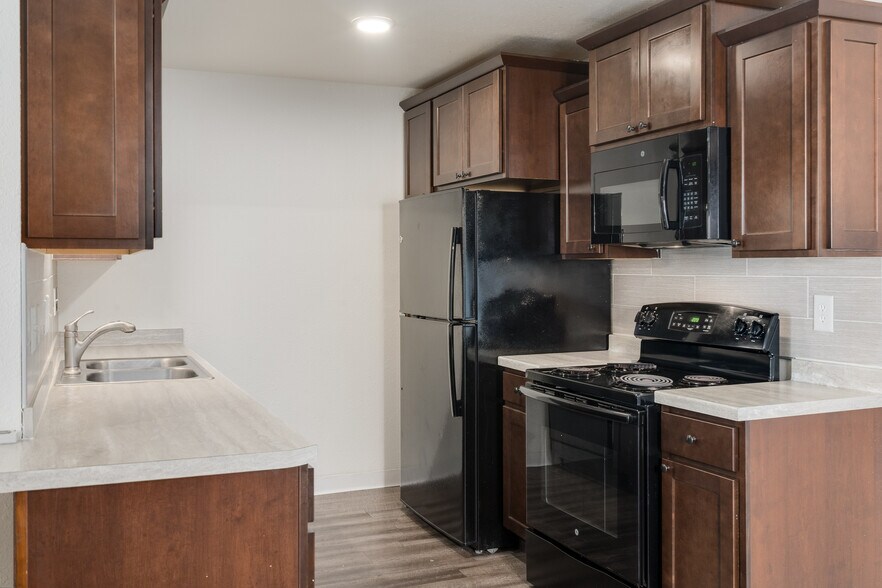 Primary Photo - Whispering Pines