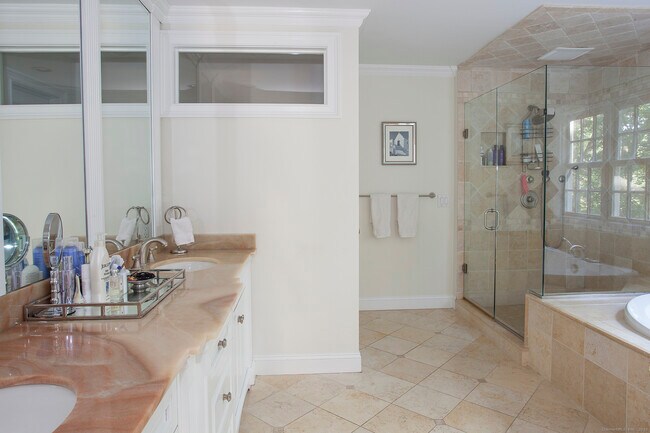 Building Photo - 38 Berndale Dr