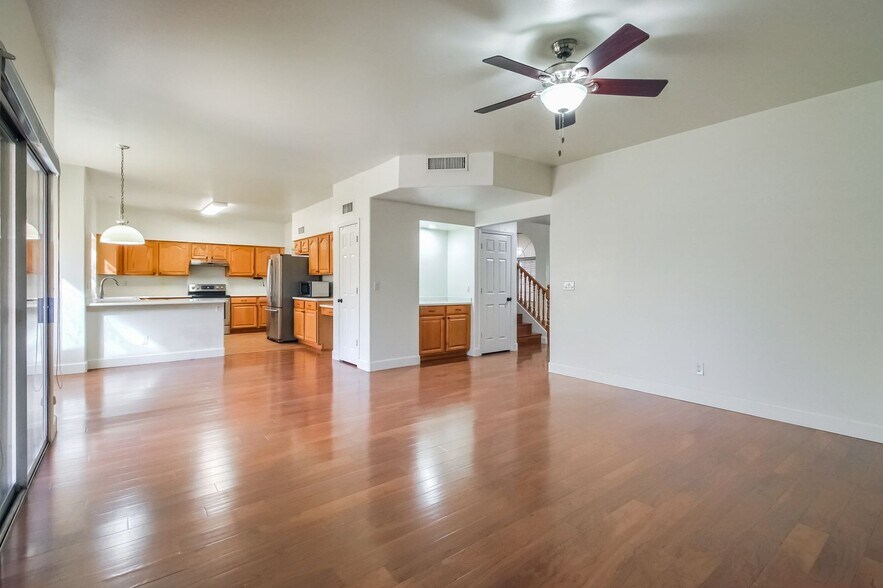 Building Photo - 417 W El Freda Rd