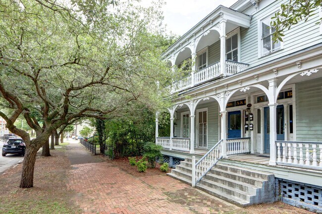 Building Photo - 216 E Henry St