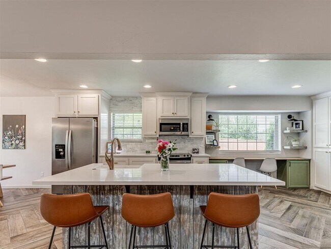 Building Photo - 801 Rock Hollow Rd