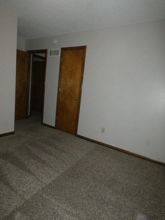 Building Photo - 6544 NW Gilly Rd