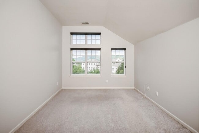 Building Photo - 123 Northview Ct