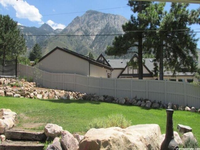 Building Photo - 3500 sq ft home with huge yard in Olympus ...