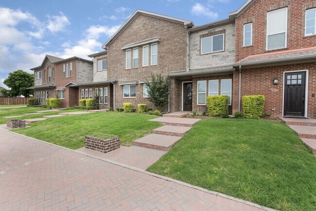 Building Photo - 5871 Rivendell Dr